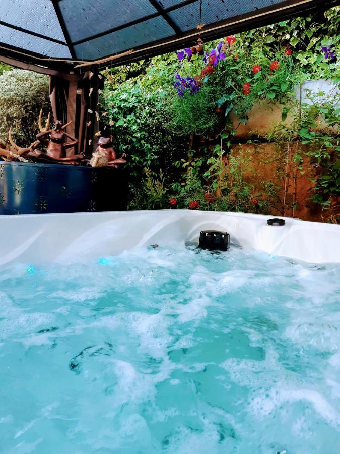 Bed and Breakfast Dans Un Jardin Bb Et Jacuzzi Mandelieu Exterior foto